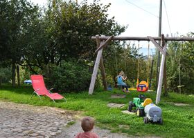 Spielplatz vor dem Bauernhof