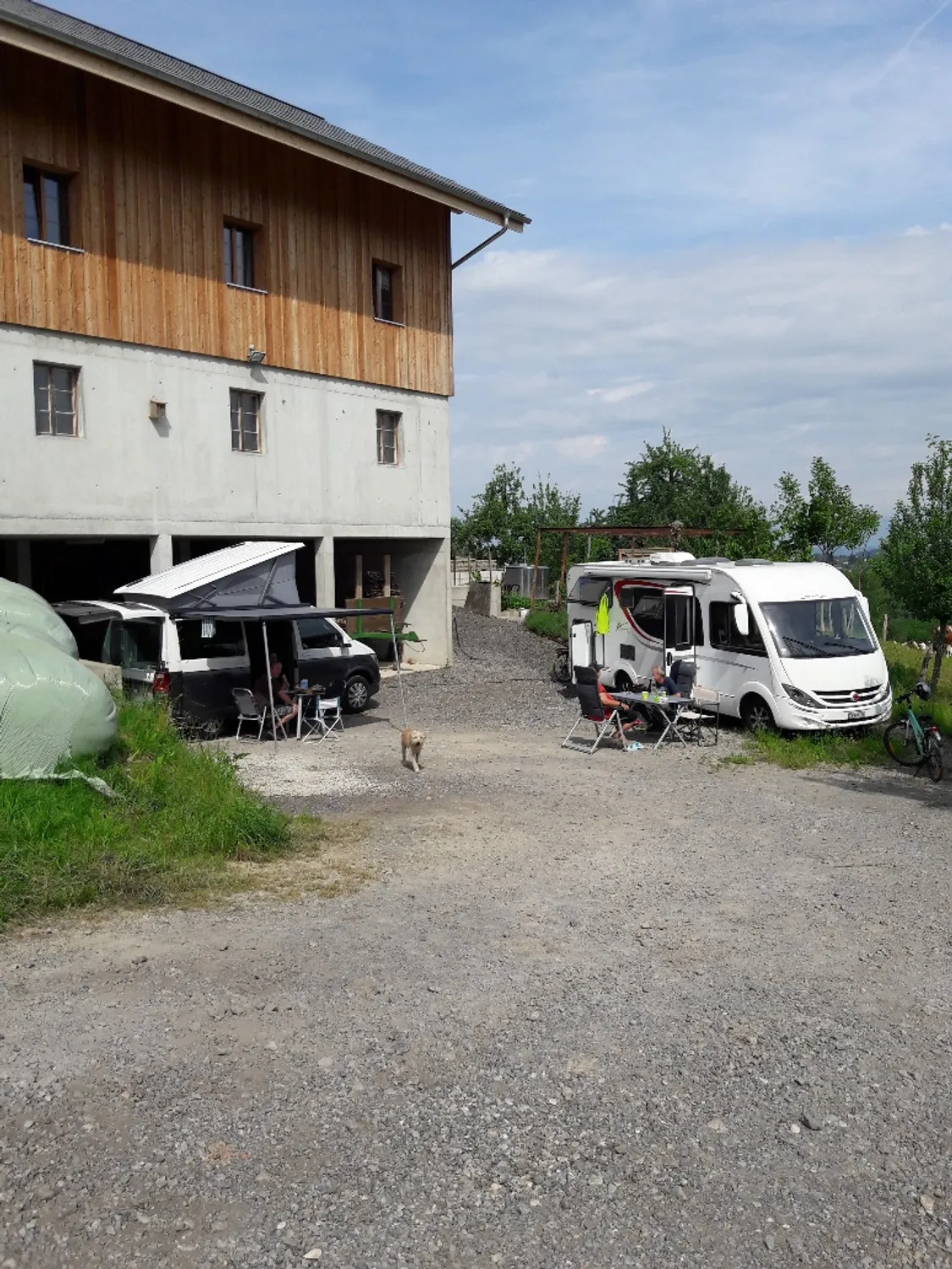 Zelt und Wohnwagen